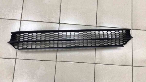 Решітка в бампер середня для Volkswagen Passat B7 USA (2011-2015) 5618536779B9 Решітка в бампер середня для Volkswagen Passat B7 USA (2011-2015) 5618536779B9